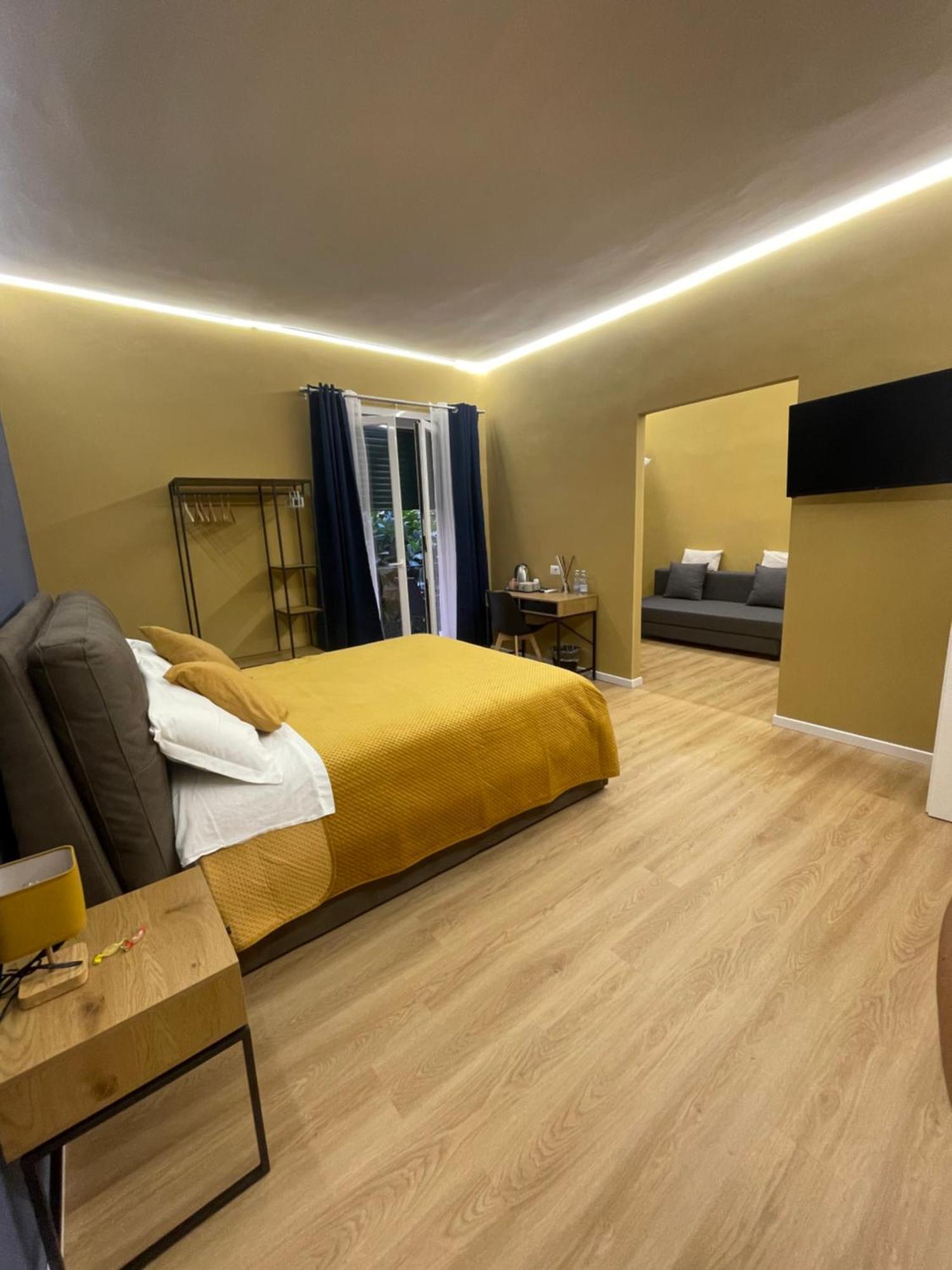 Vomero Suite And Deluxe Room B&B Napoli Ngoại thất bức ảnh